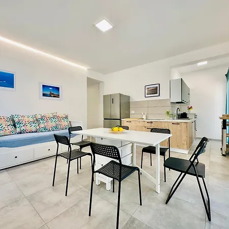 Sea Life Giulia, A 200 Mt Apartment *